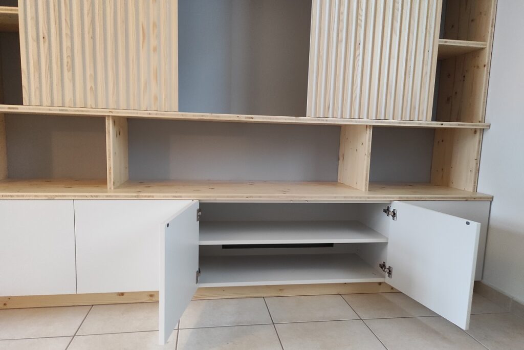 Bibliotheque en bois tripli epicea et facade blanche rangement livre et meuble television