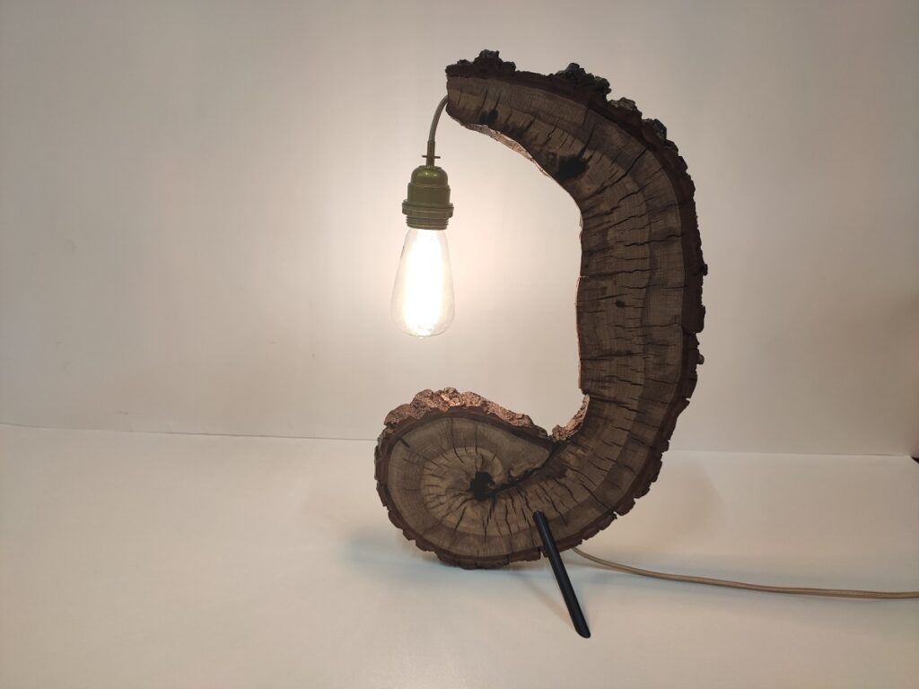 lampe chene originale pied metal noir ampoule decorative luxe