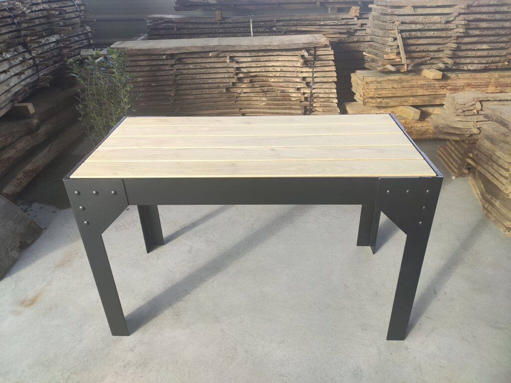 Table de jardin bois acacia metal thermolaque noir sans entretient style industriel