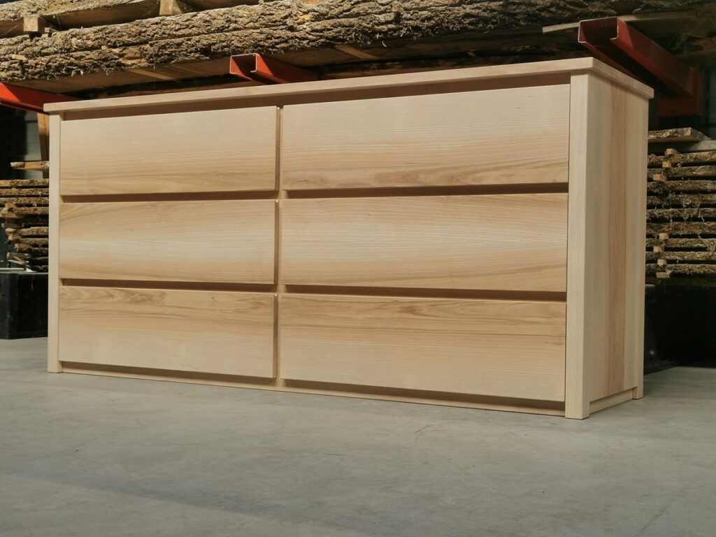 Commode sur mesure en frene olivier massif avec 6 grands tiroirs sortie totale