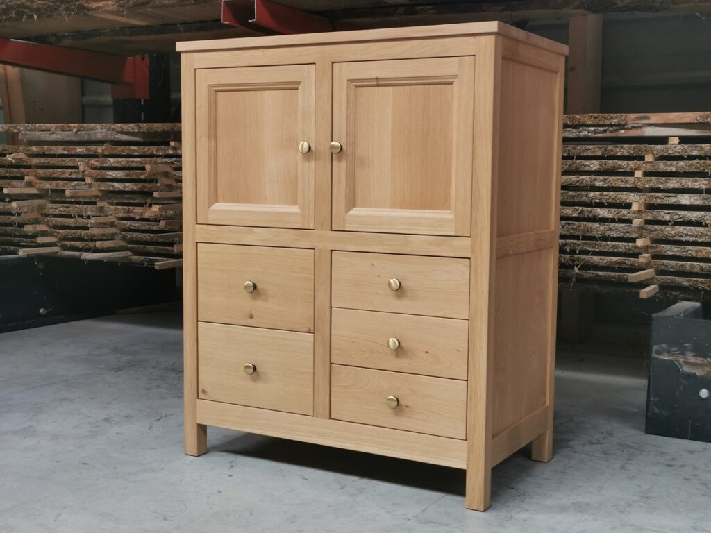 Petit meuble bibus en chene massif avec tiroirs et porte, meuble pour rangement